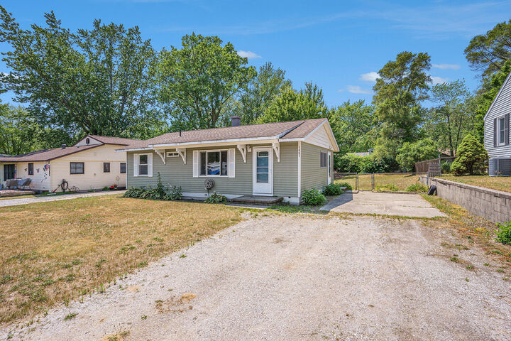 1461 Farnsworth Avenue  Muskegon MI 49442 photo