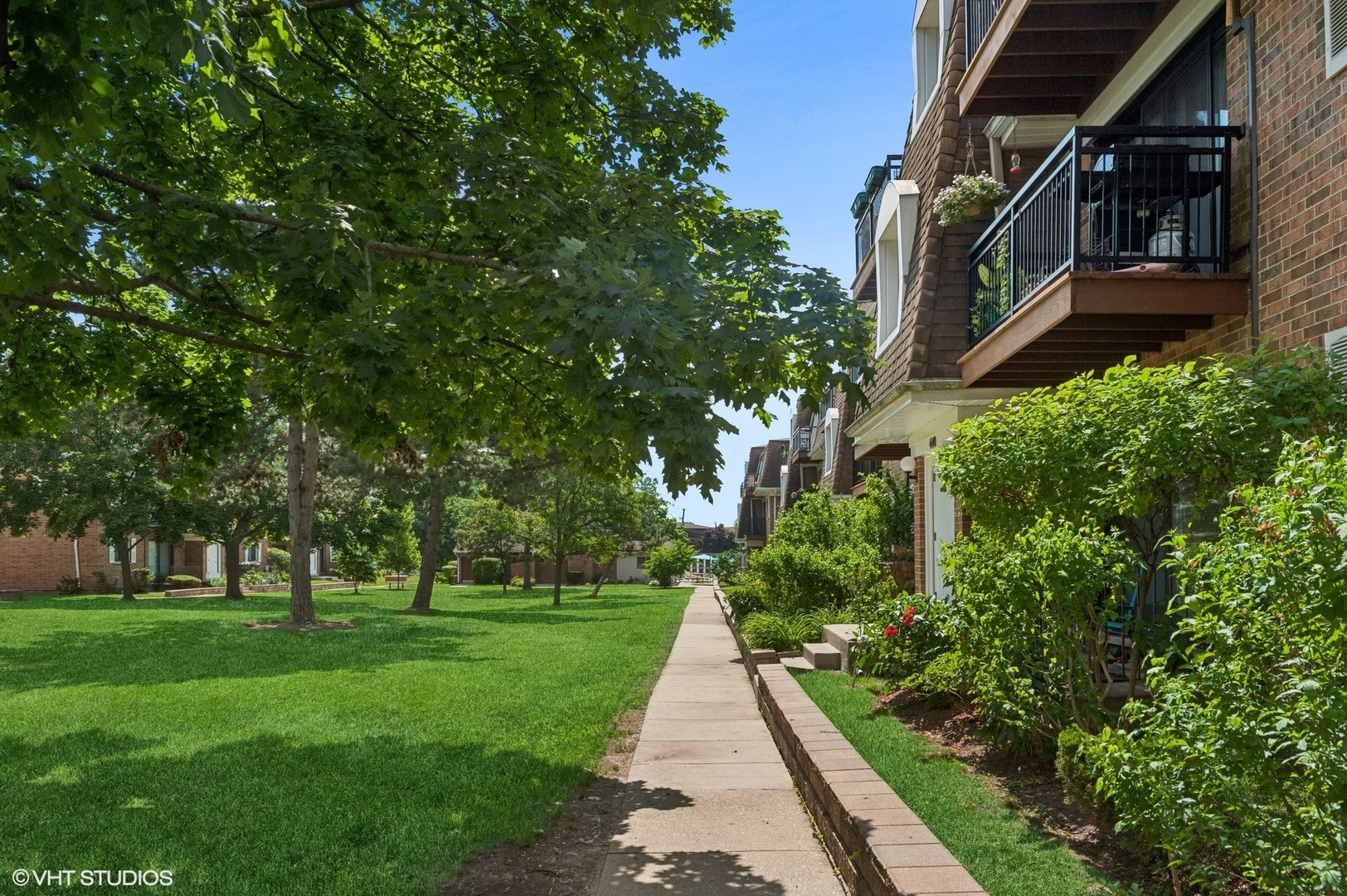 Property Photo: 4140 Cove Lane B IL 60025
