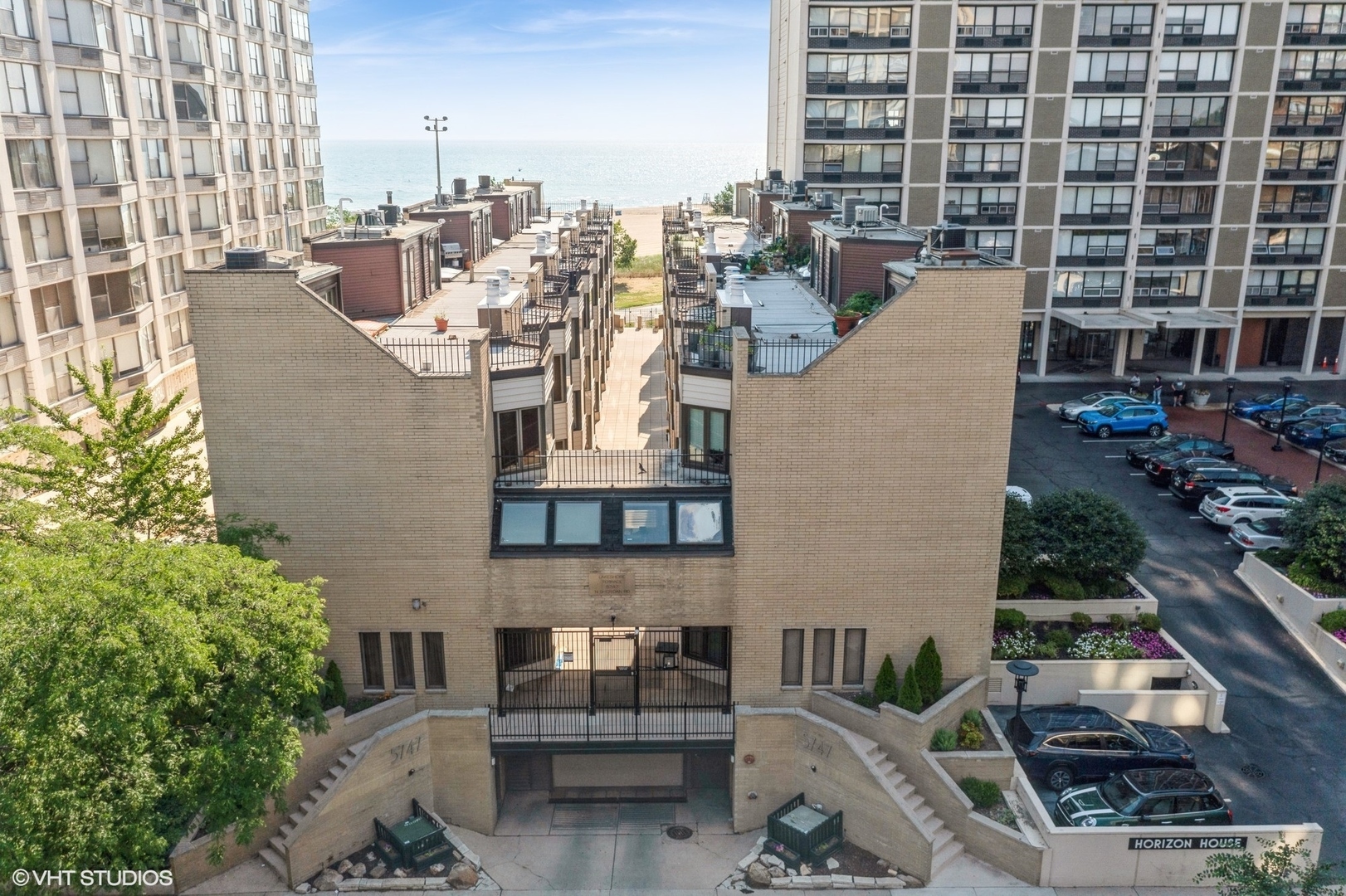 5747 N Sheridan Road L  Chicago IL 60660 photo