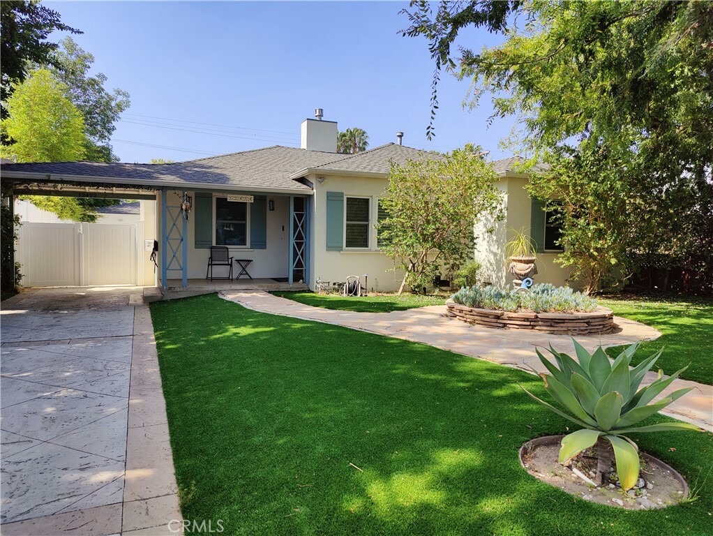 Property Photo: 12424 Sarah Street CA 91604