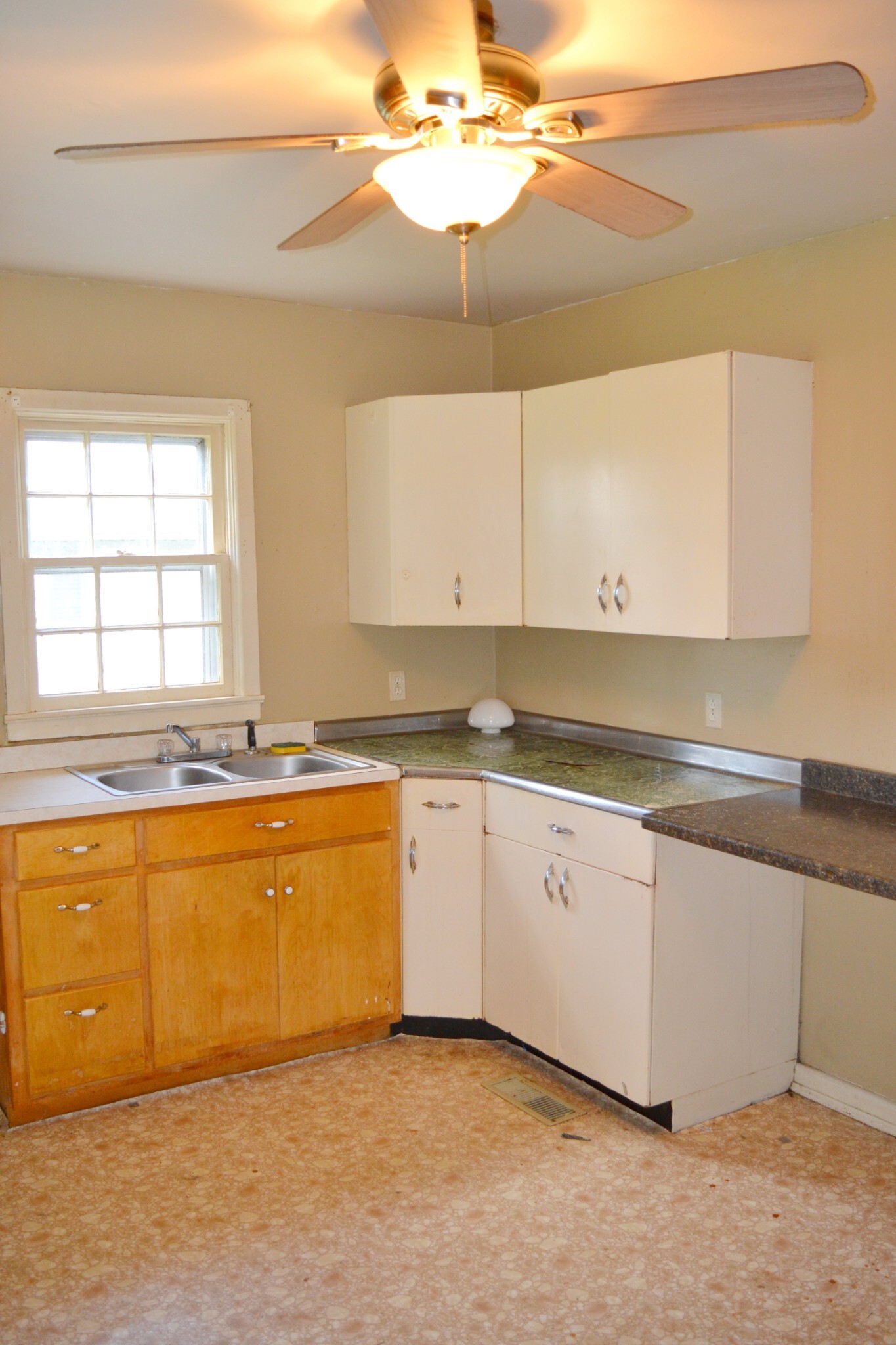 Property Photo: 1203 Woodland Dr TN 37355