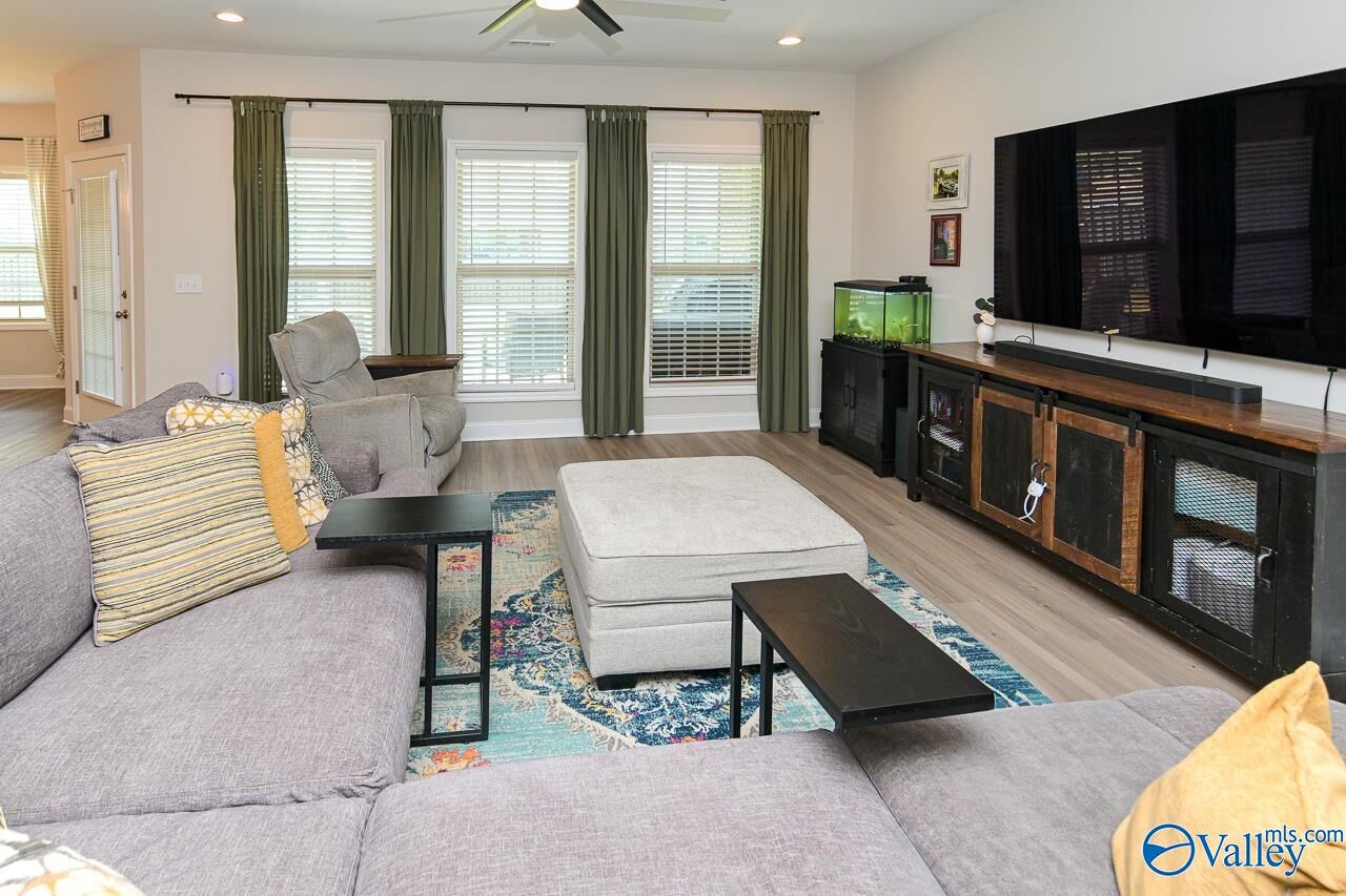 Property Photo:  3033 Henry Road SE  AL 35603 