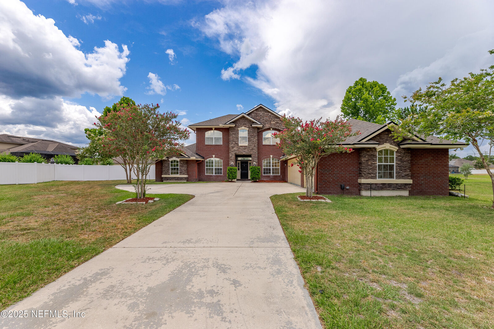 Property Photo: 1300 Coopers Hawk Way FL 32068