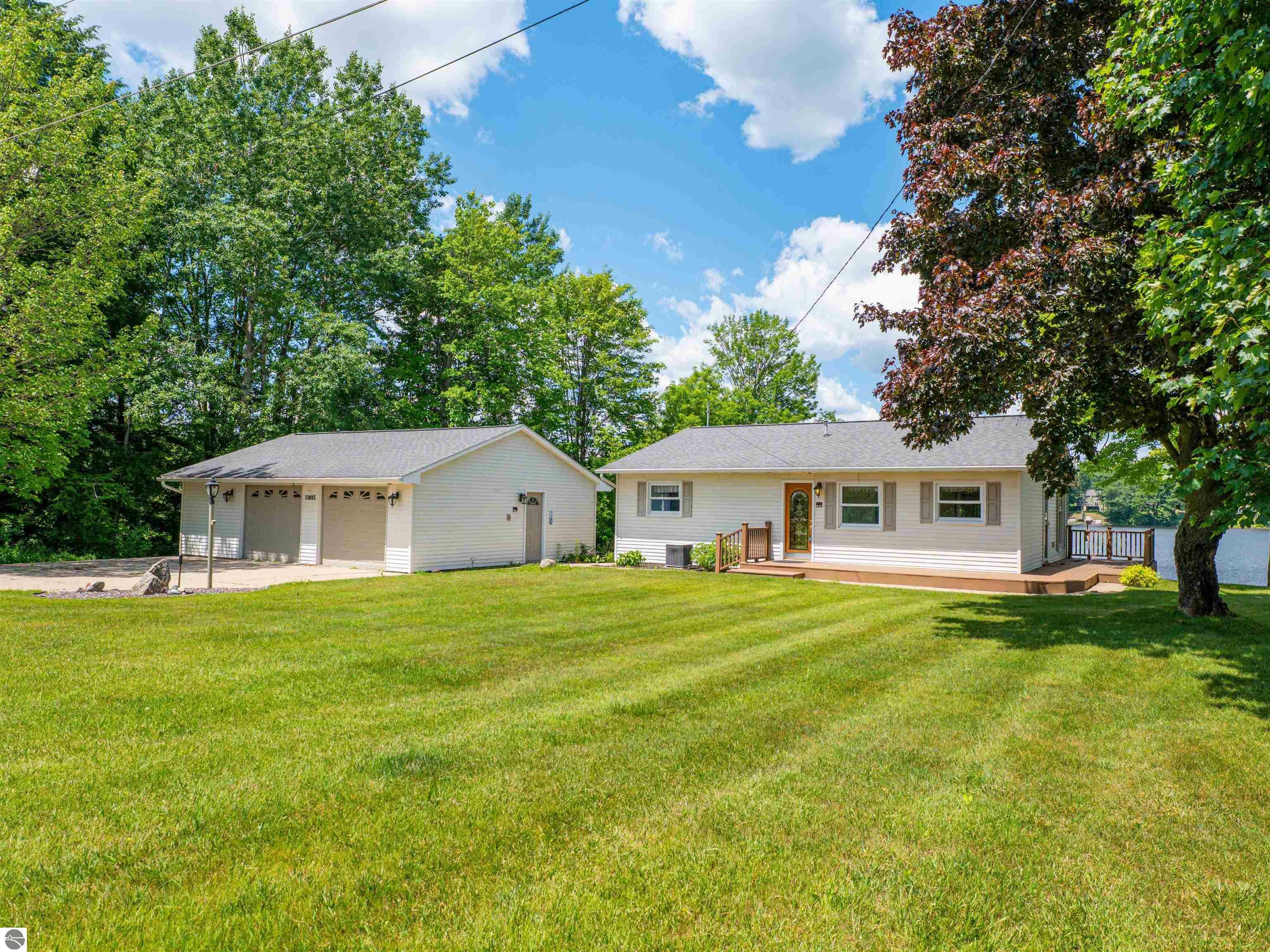 11015 E 44 Road  Cadillac MI 49601 photo