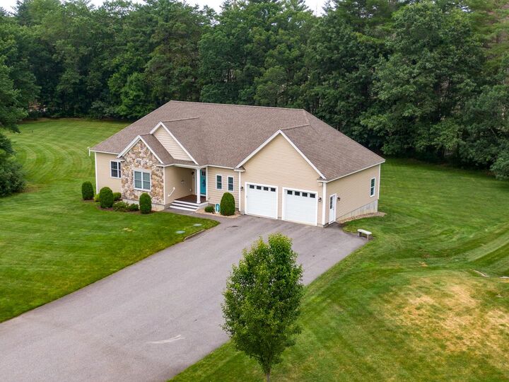 Property Photo: 3 Putnam Farm Road NH 03079