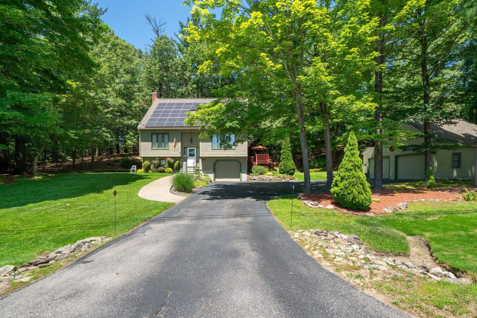 Property Photo:  139 Barretts Hill Road  NH 03051 