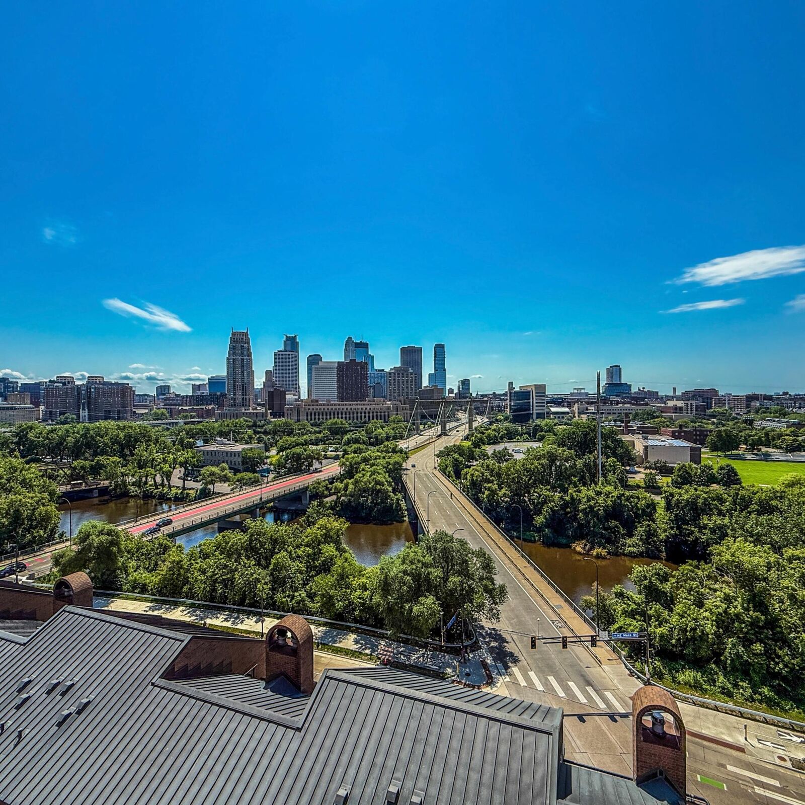 Property Photo:  110 1st Avenue NE 1006  MN 55413 