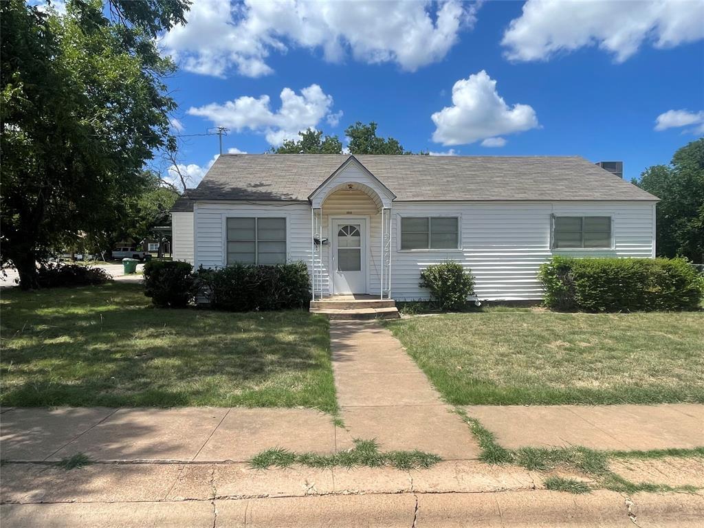 Photo de la propriété:  1016 W Cedar Street  TX 76834 