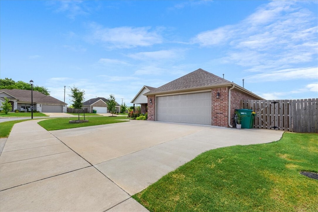 Property Photo: 65 E Loveland Loop AR 72730