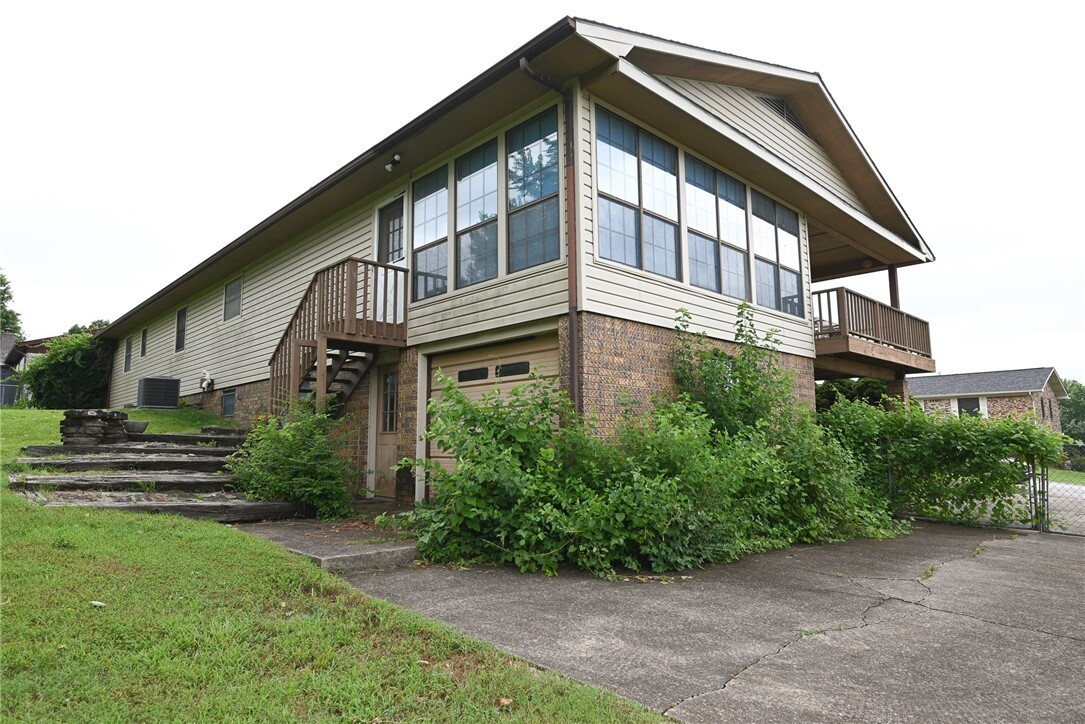 Property Photo: 109 W Watts Street AR 72601
