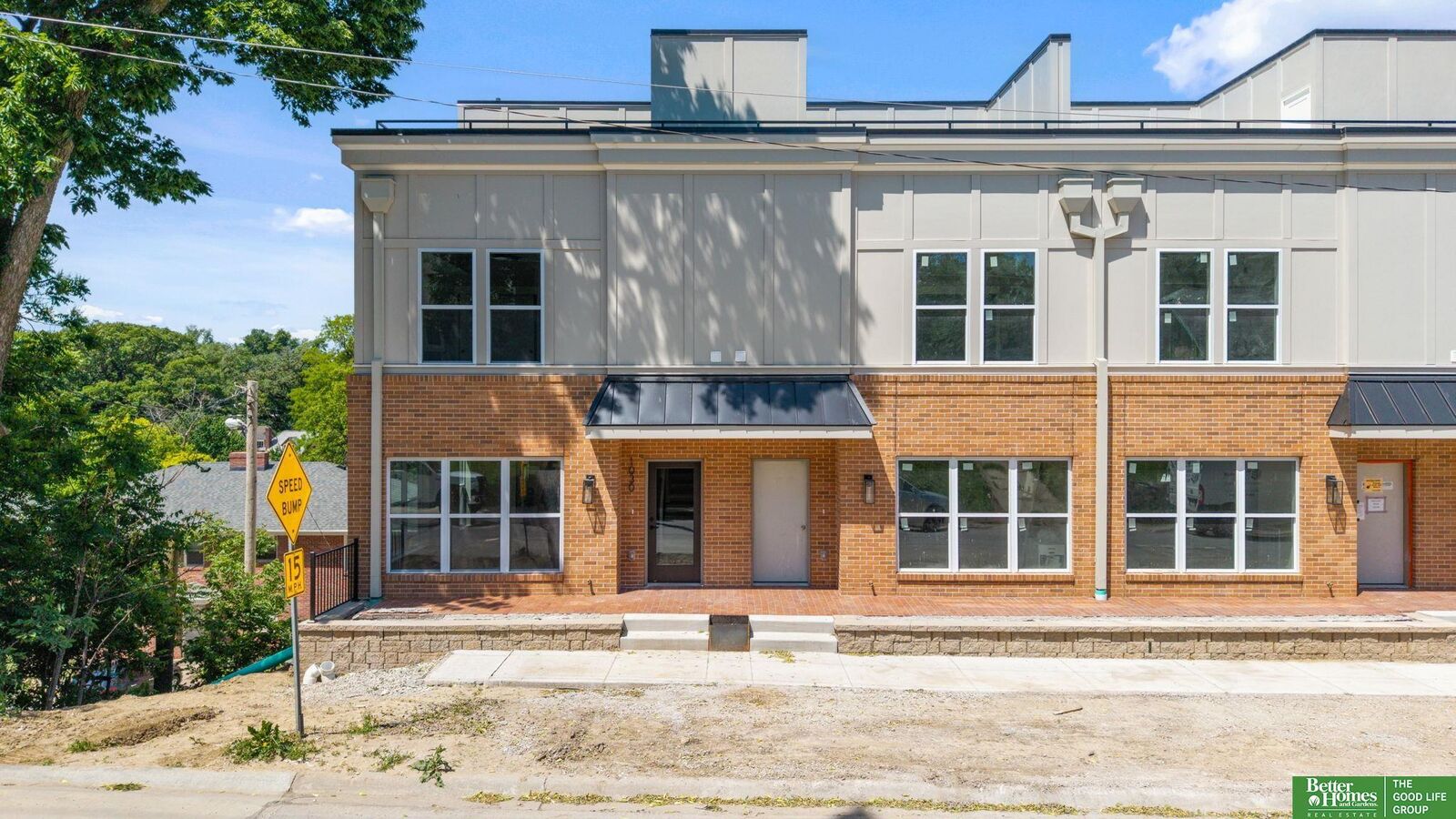 Property Photo:  1016 S 33rd Court  NE 68105 