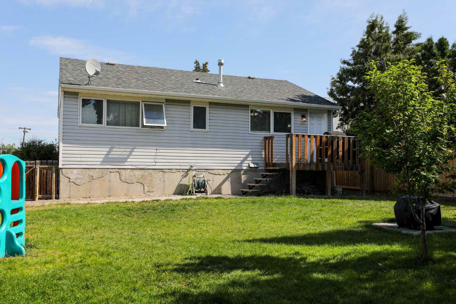 Property Photo: 4502 Heritage Place AB T1G 1A1