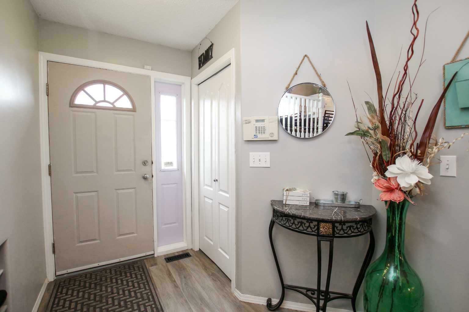 Property Photo: 6 Kilburn Crescent AB T4P 3V1