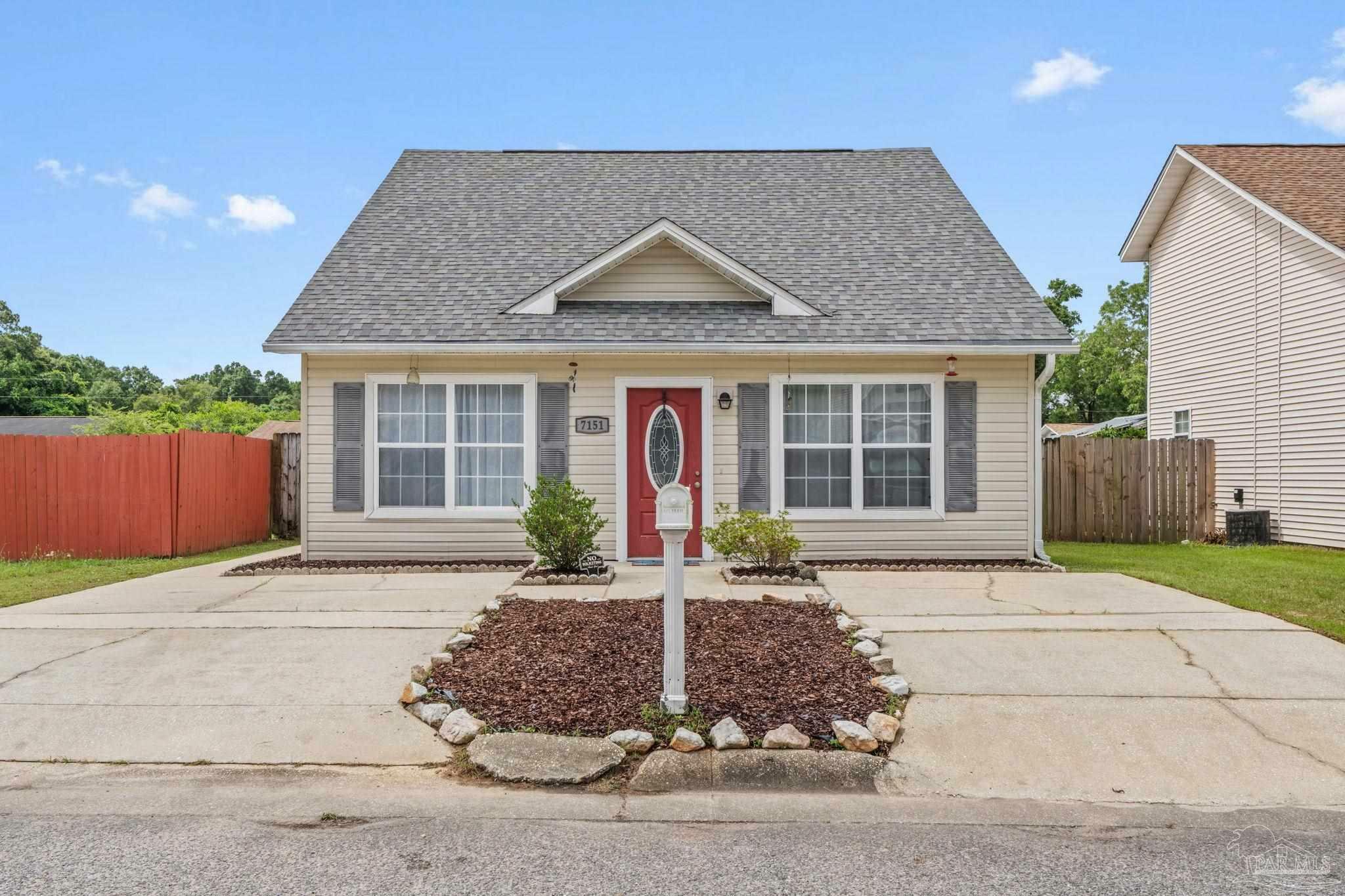 Property Photo: 7151 Heather Oaks Dr FL 32506