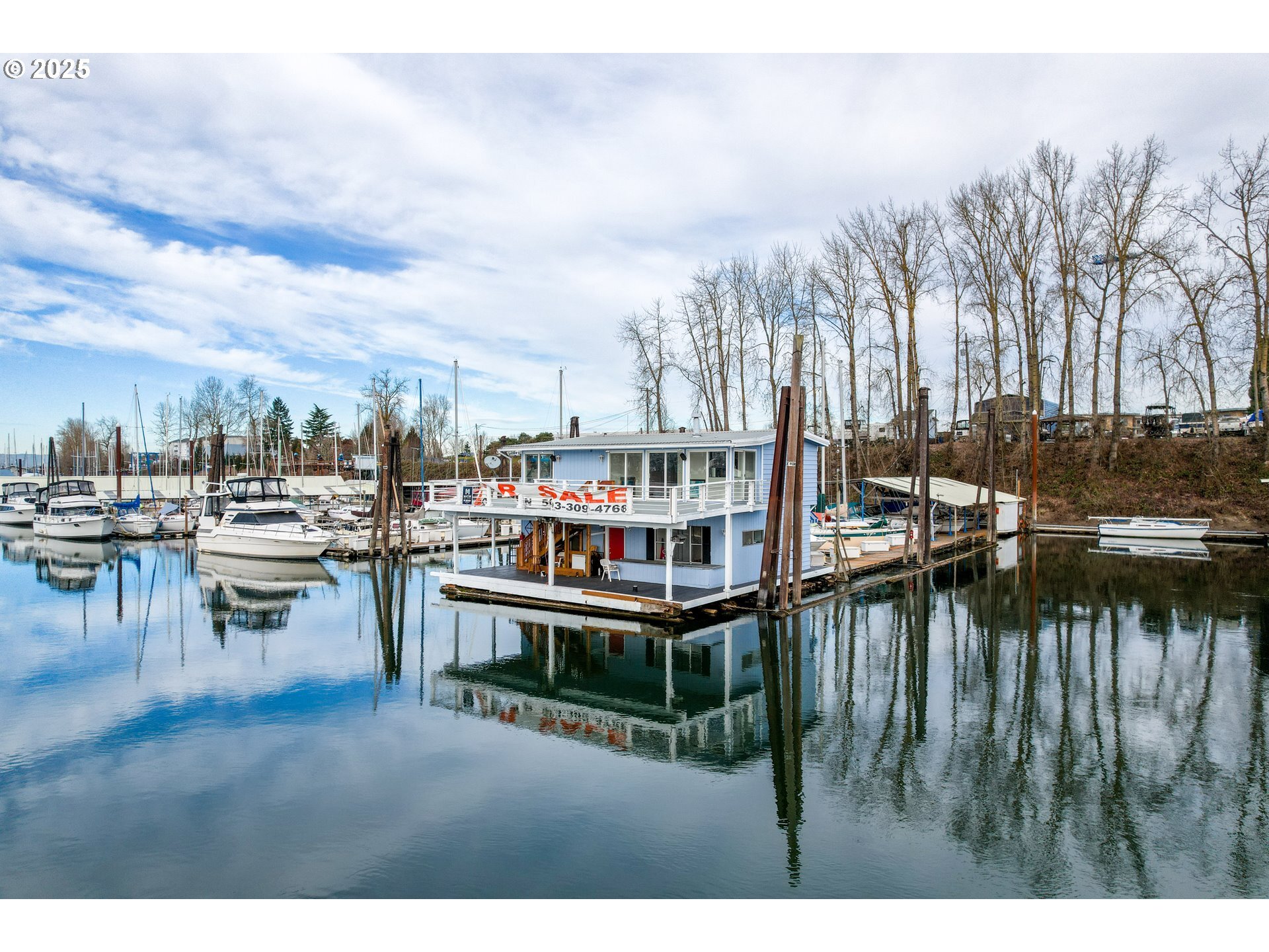 Property Photo: 300 NE Tomahawk Island Dr E10 OR 97035