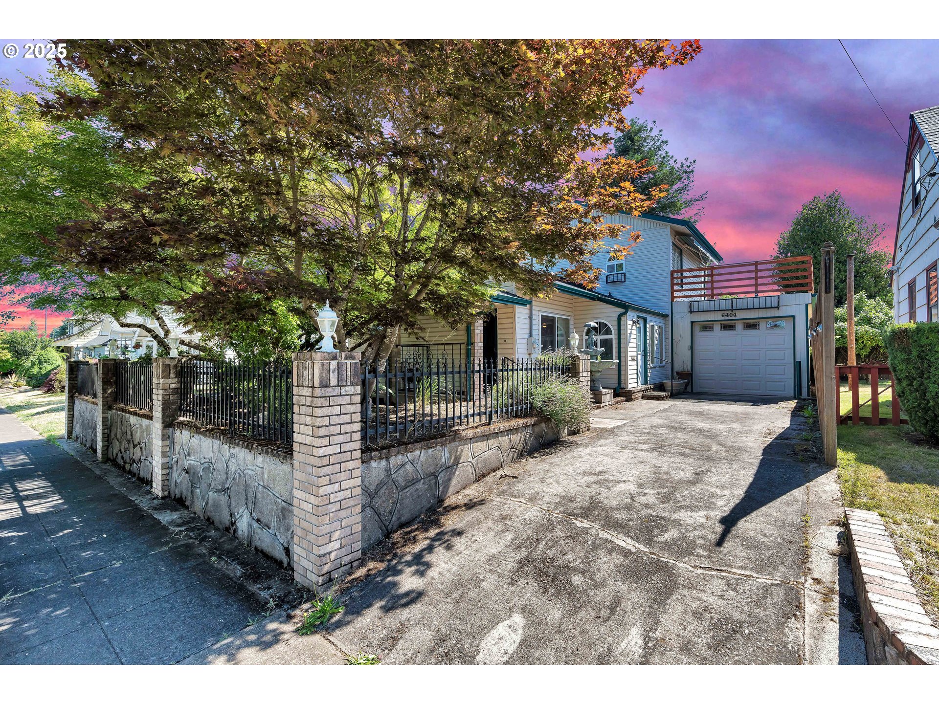 Property Photo: 6404 N Omaha Ave OR 97217