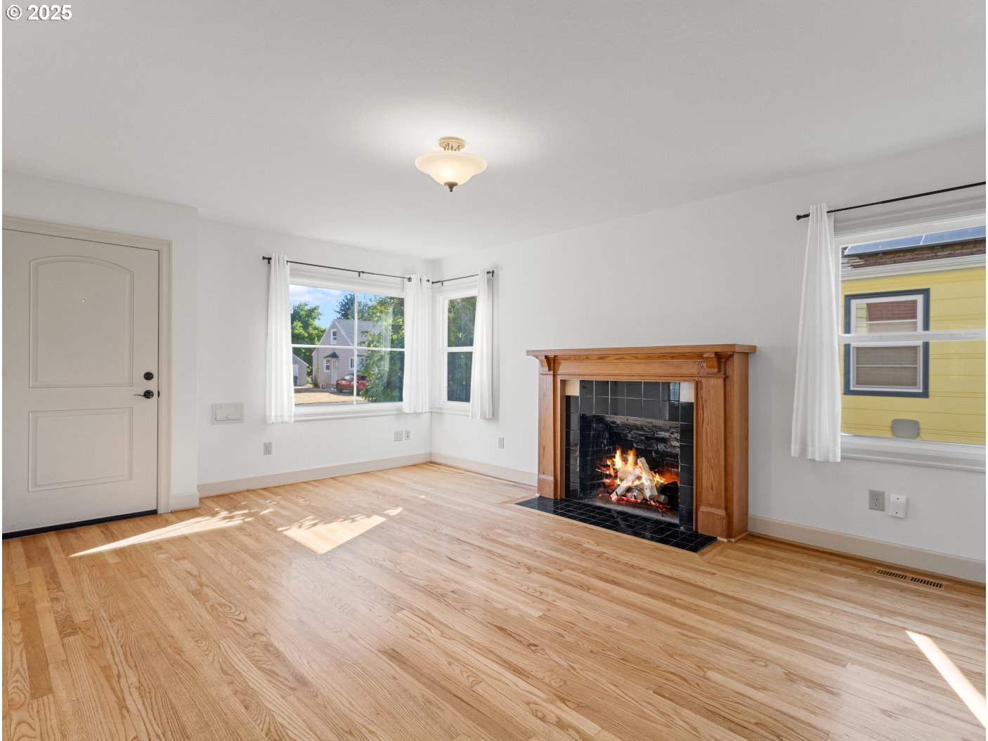 Property Photo: 4788 N Yale St OR 97203