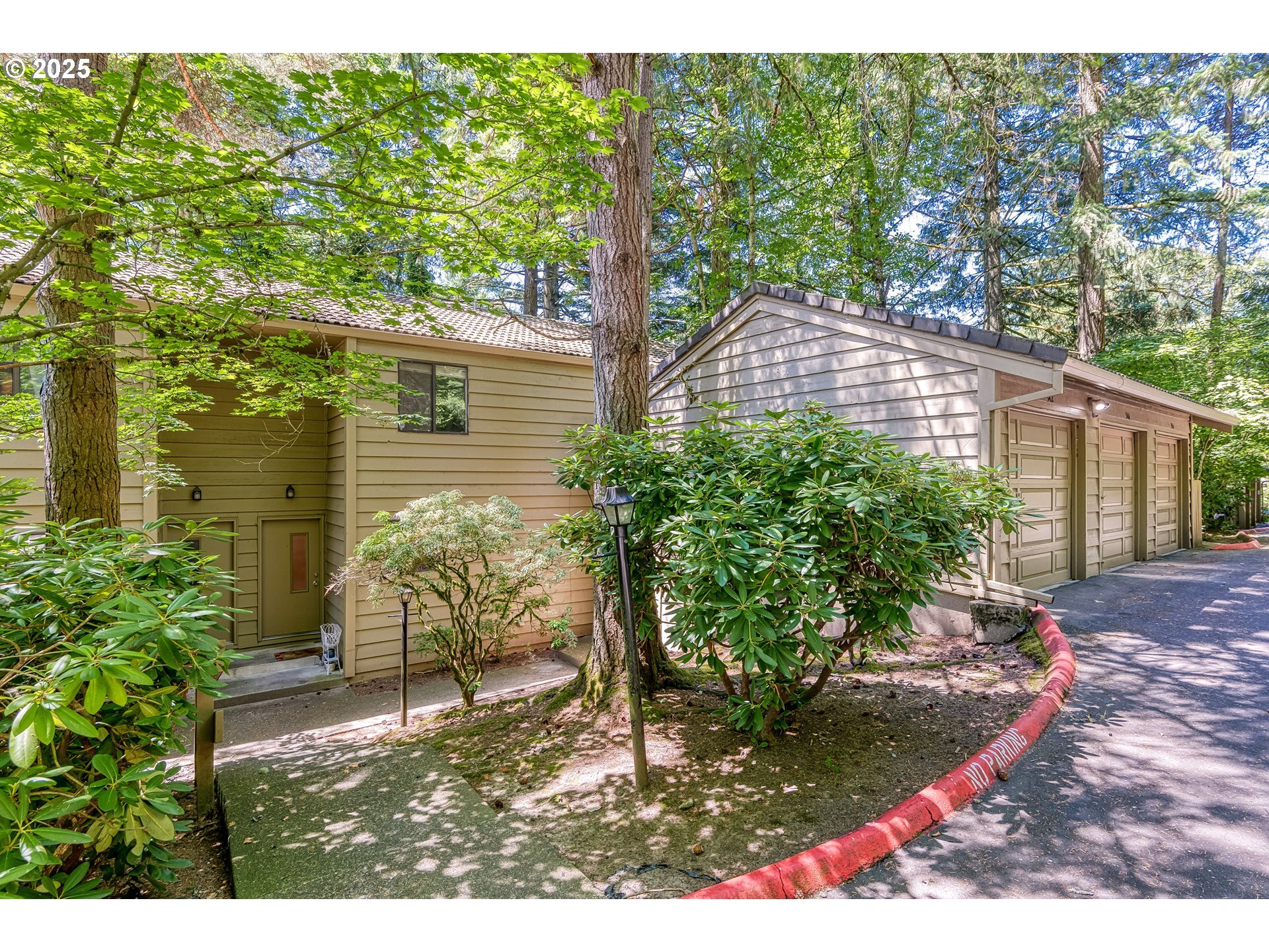 Property Photo: 344 Cervantes Cir OR 97035
