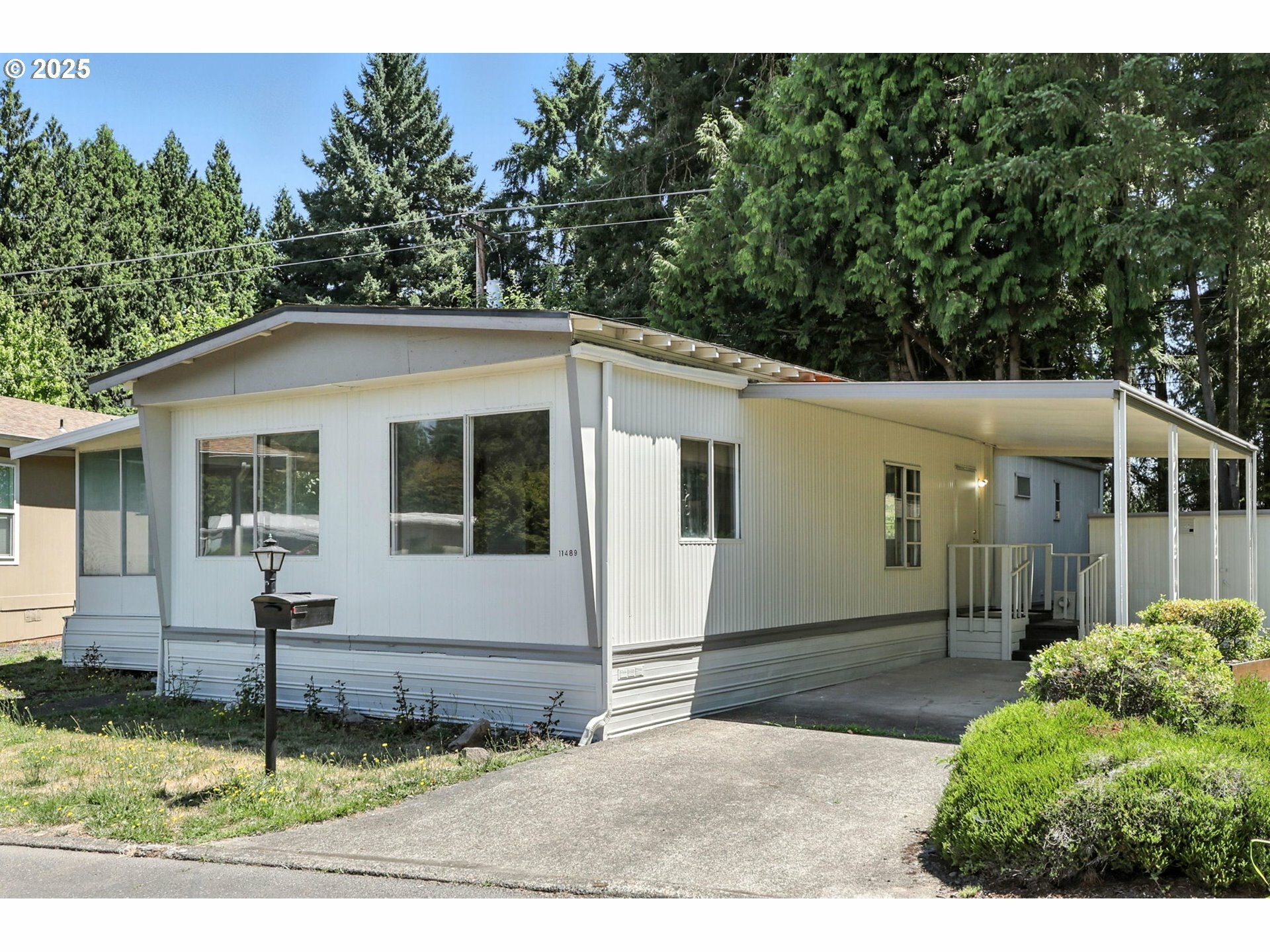 Property Photo:  11489 SW Royal Villa Dr 196  OR 97224 