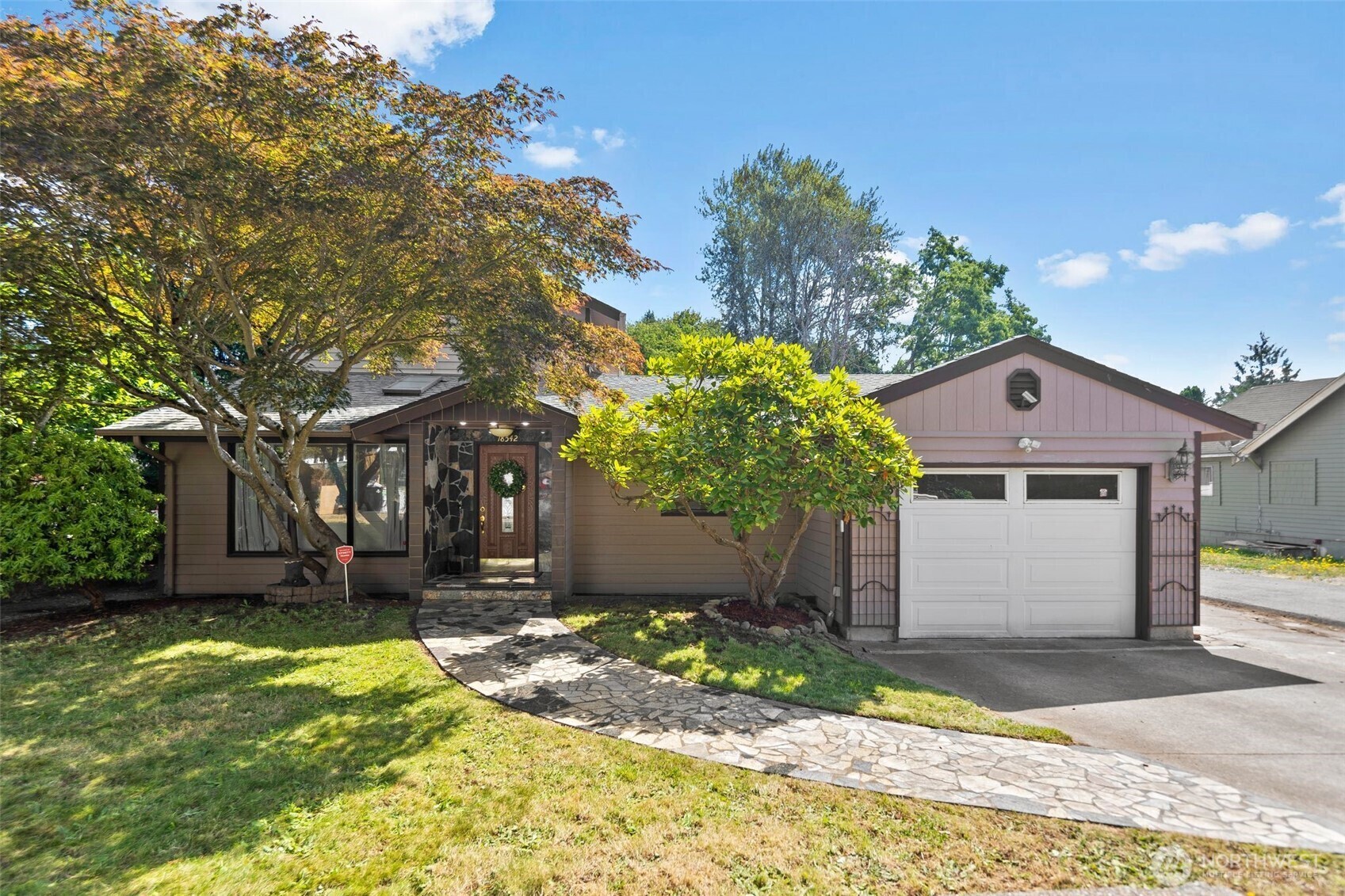 Property Photo: 18542 Stone Avenue N WA 98133
