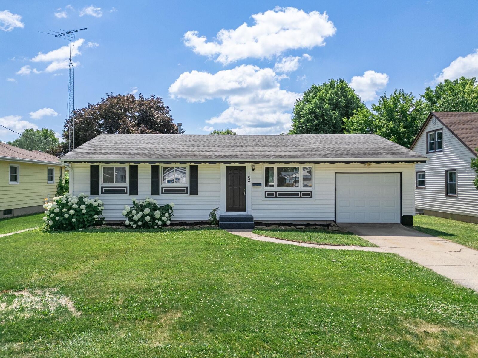 Property Photo:  1021 North Avenue  IL 61008 