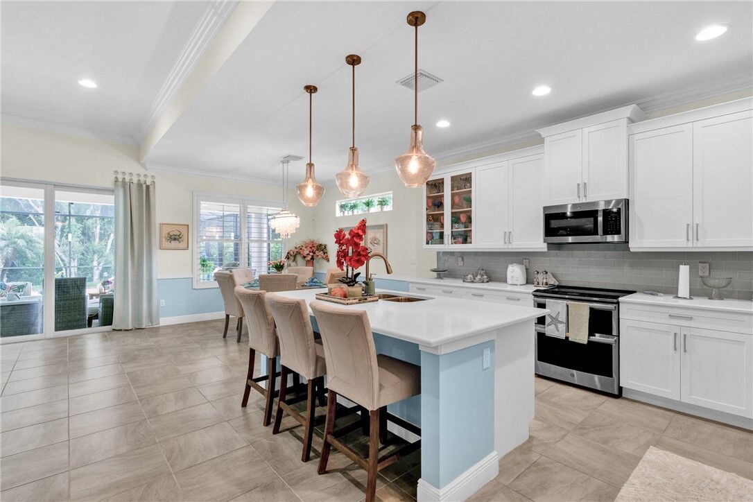 Property Photo: 1601 Segovia Circle FL 32966