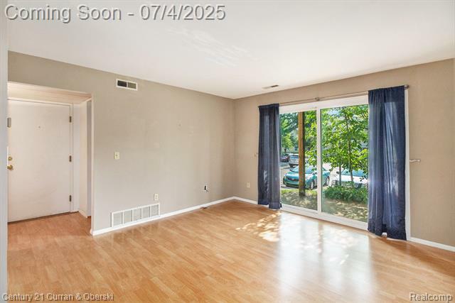 Property Photo: 841 Bloomfield Village Boulevard Unit #D MI 48326