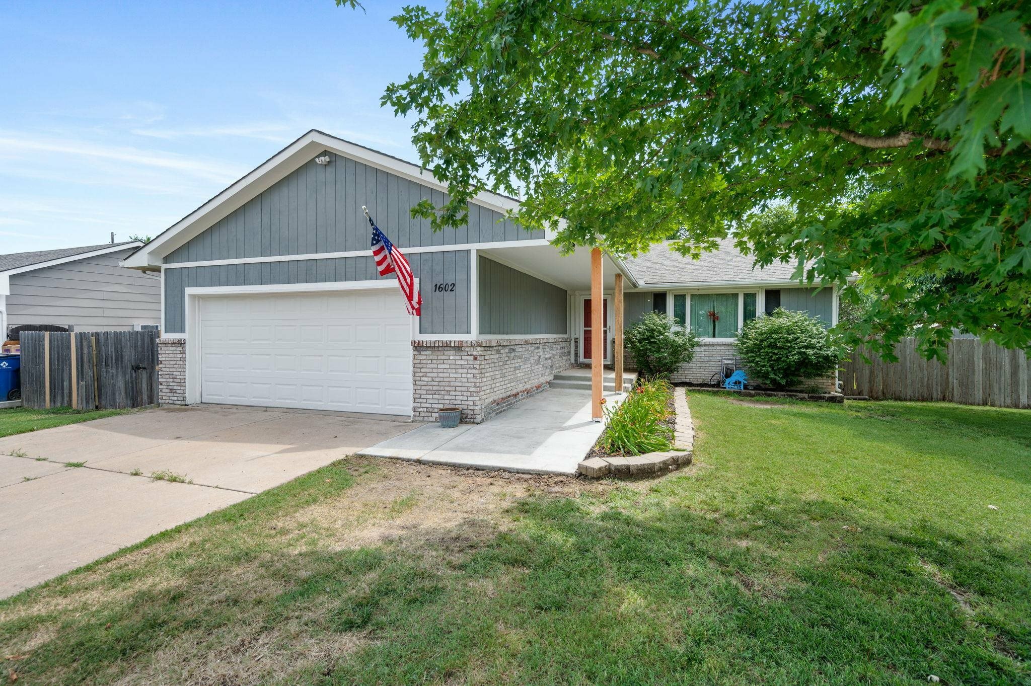 Property Photo: 1602 Tanglewood Rd KS 67133-9223