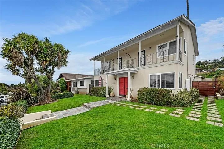 Property Photo: 1194 Agate Street CA 92109