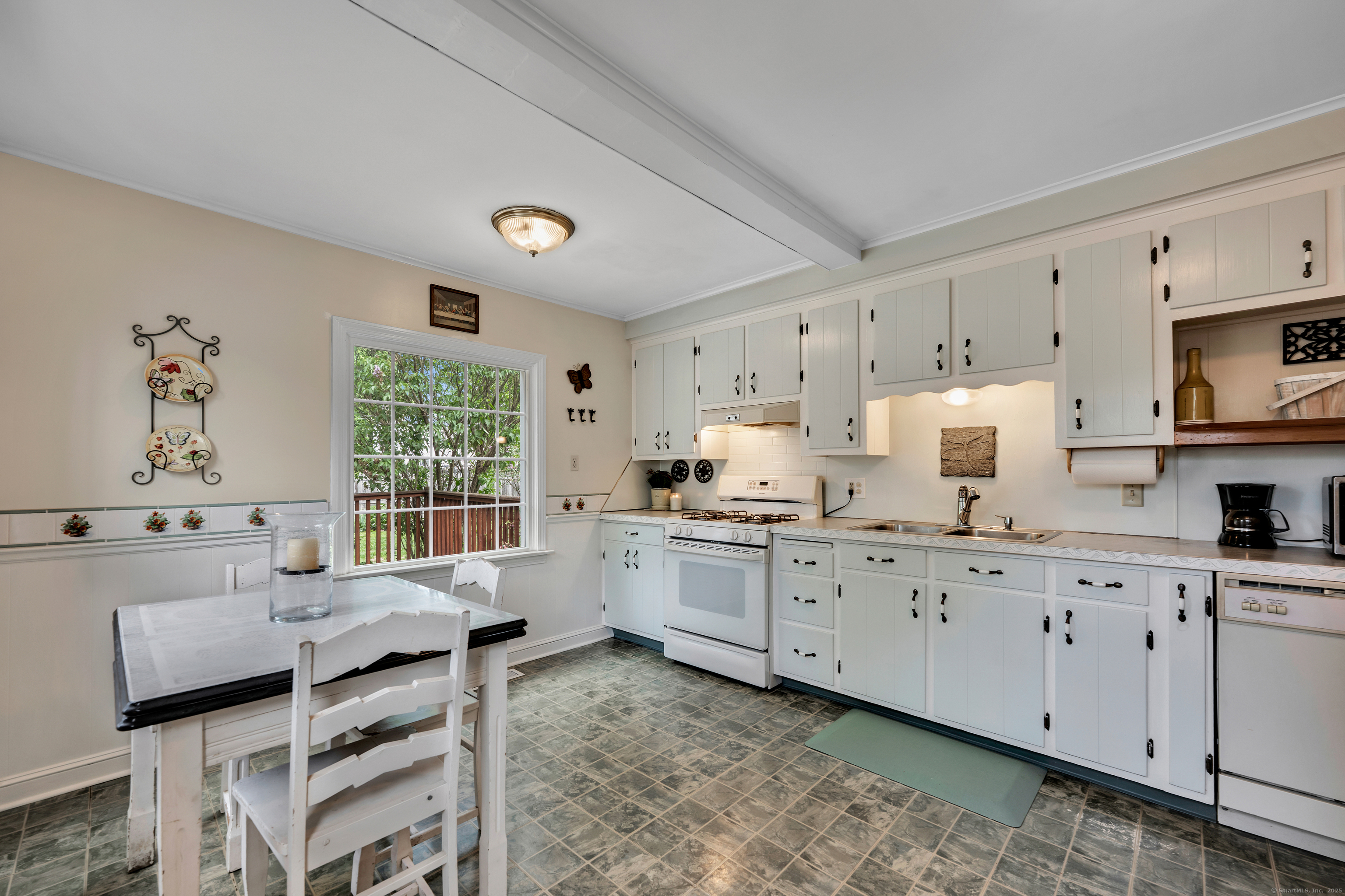 Property Photo: 4 Hockanum Drive CT 06118
