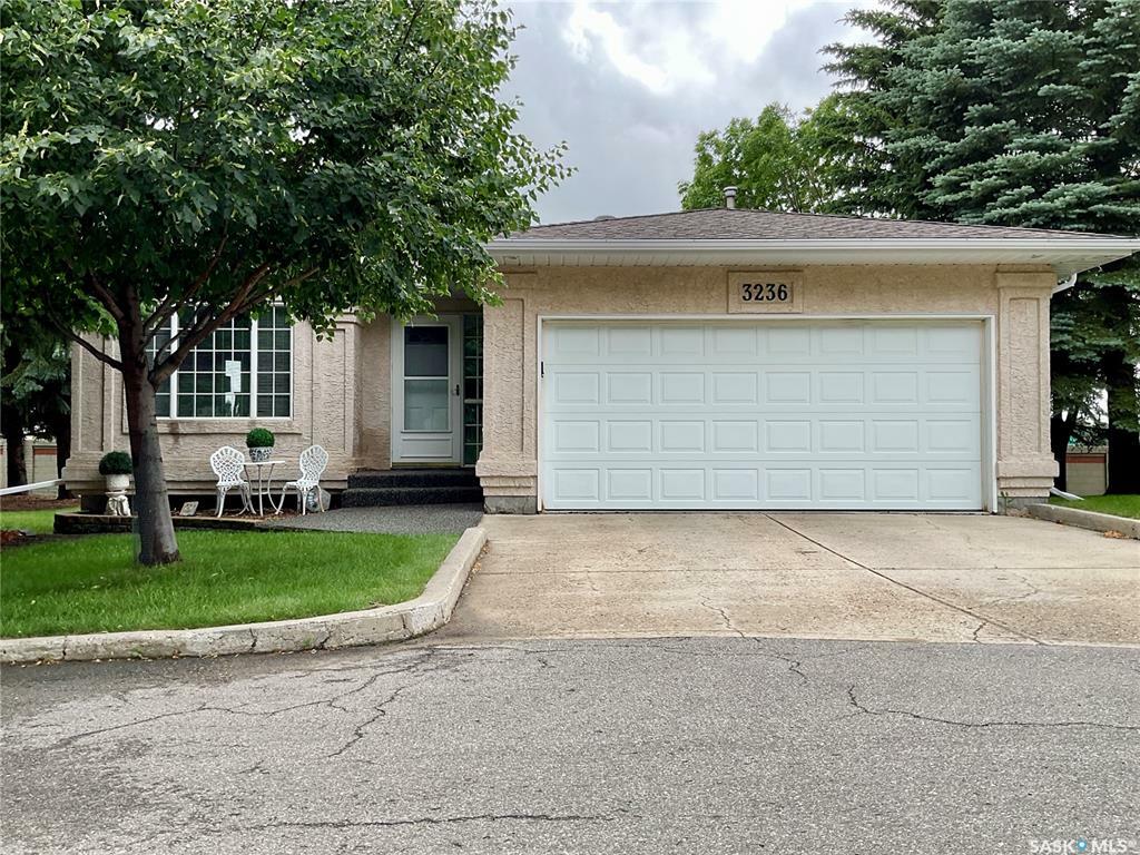Photo de la propriété: 3236 Renfrew Crescent E SK S4V 2W5