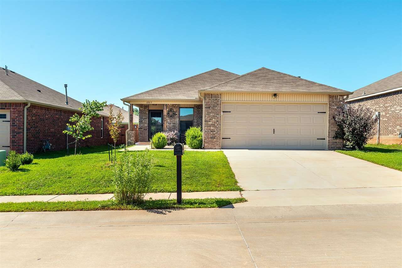 Property Photo: 1805 E Brooke Avenue OK 74075