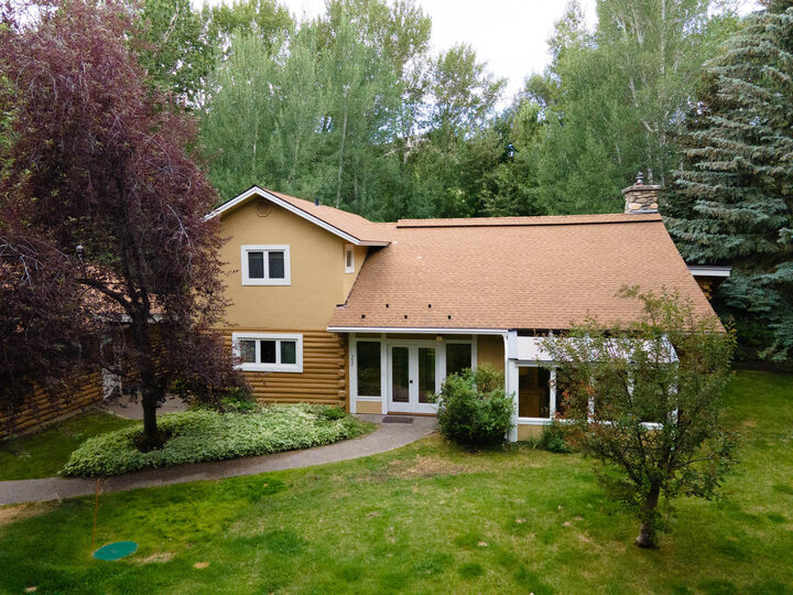 Property Photo:  302 Easy St  ID 83333 