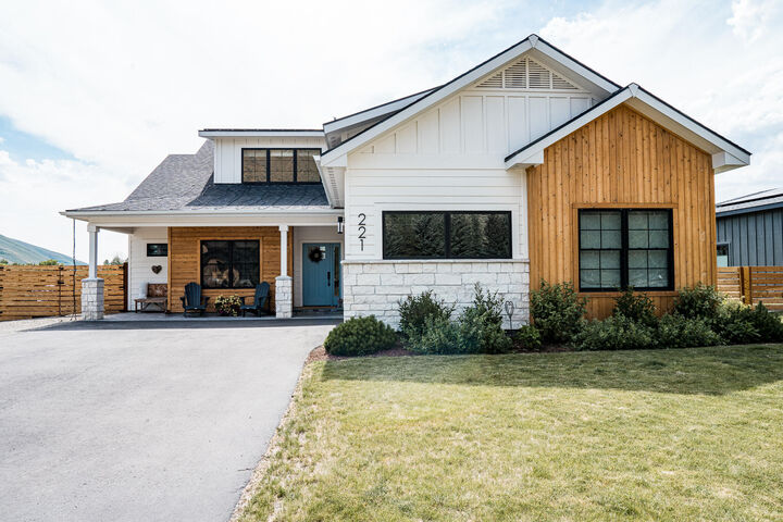 Property Photo: 221 Sunbeam St ID 83333