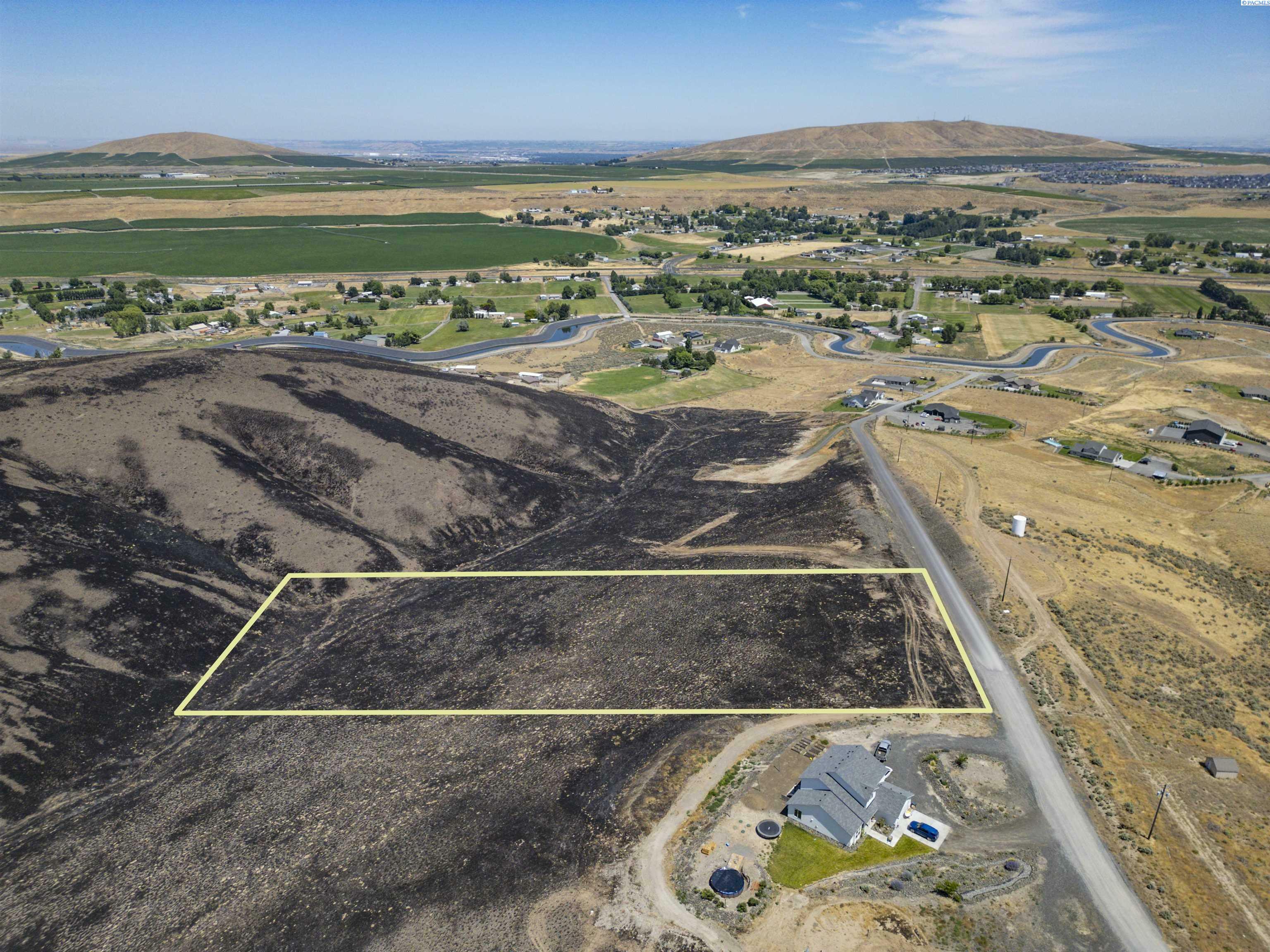 Property Photo: 54116 E Taggart Pr SE WA 99320