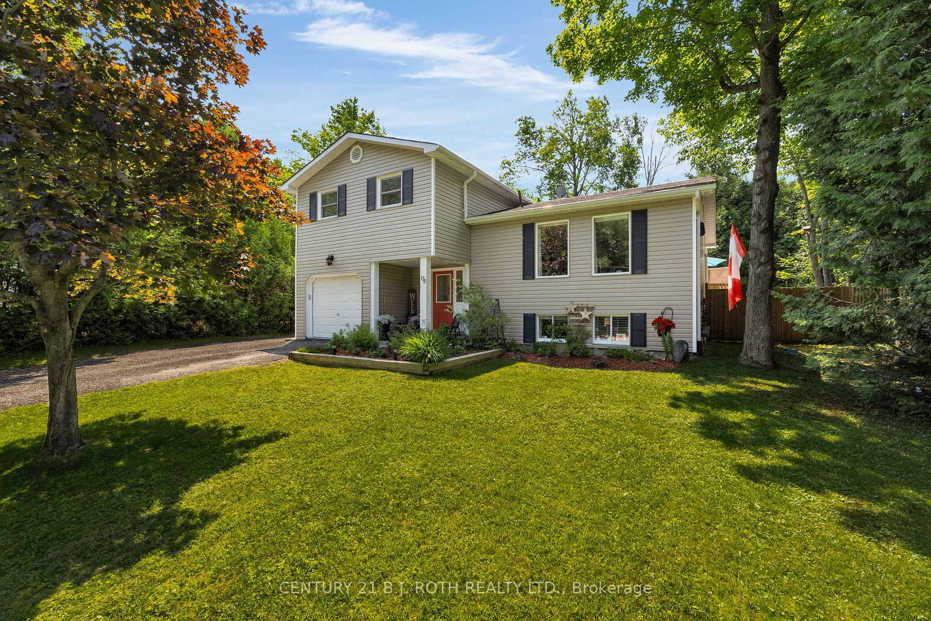 Photo de la propriété: 175 Segwun Boulevard ON P1P 1C5