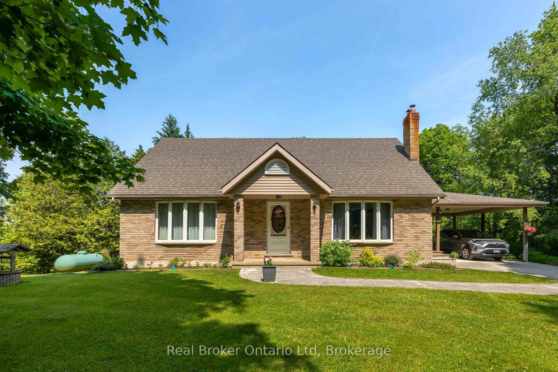 Property Photo: 203 Sideroad 5 N/A ON N0H 1A0