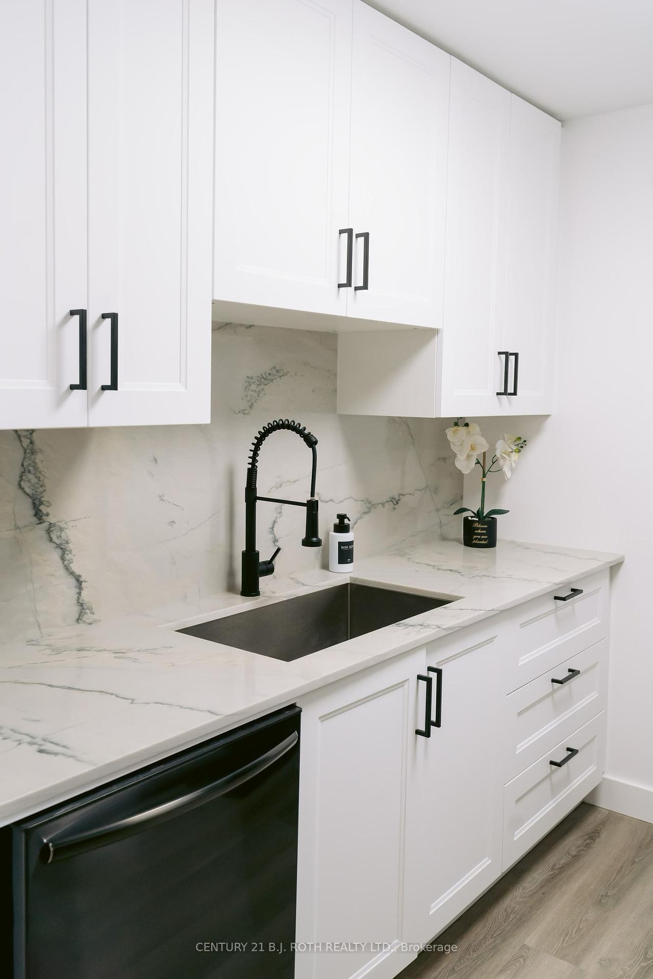 Property Photo: 175 Edgehill Drive A2 ON L4N 1L9