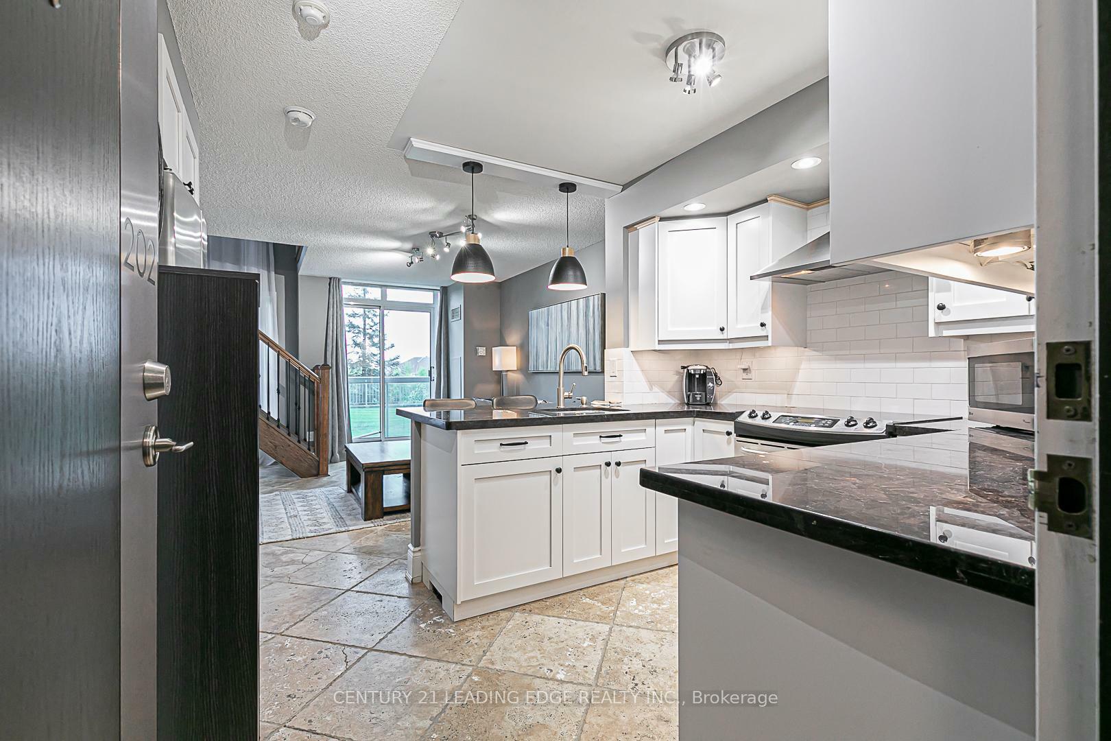 Photo de la propriété:  3 Ellesmere Street 202  ON L4B 4N2 