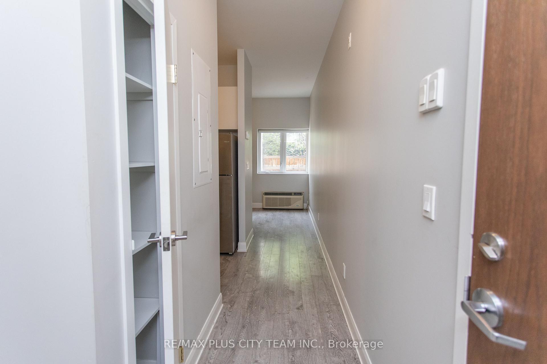 Property Photo: 686 Bathurst Street 107 ON M5S 2R3
