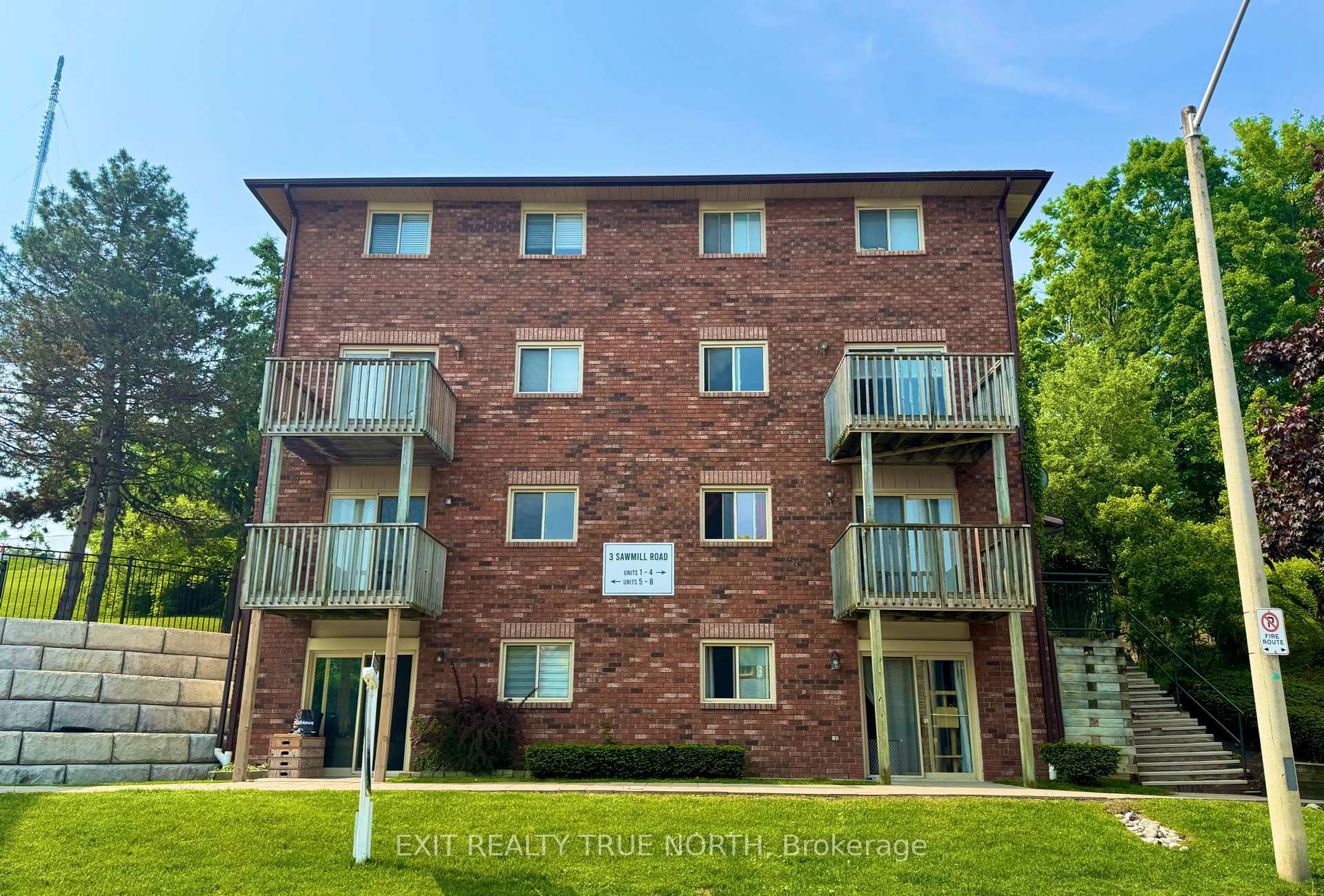 Property Photo:  3 Sawmill Road 7  ON L4N 6X3 