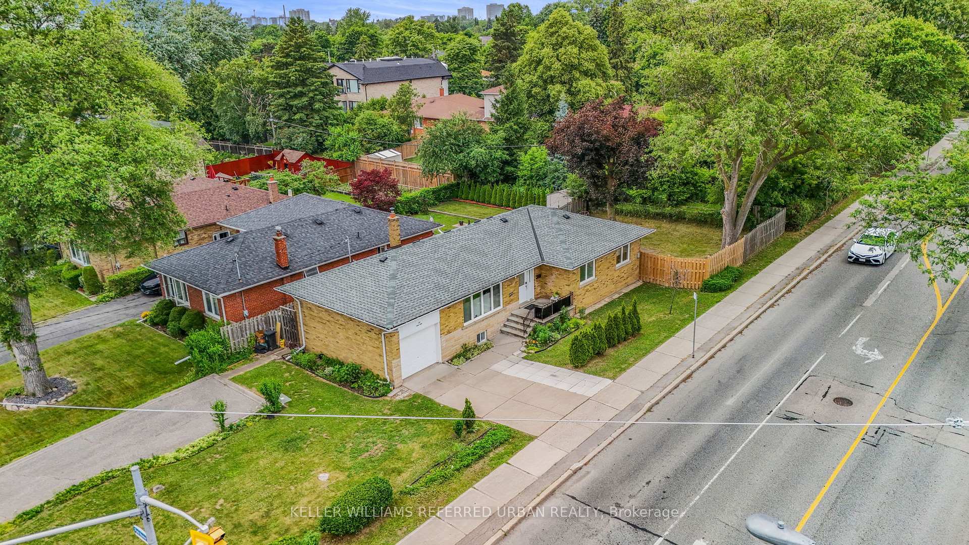 Property Photo: 182 Park Home Avenue ON M2R 1A2