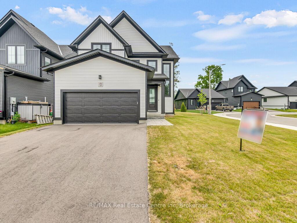 Property Photo: 297 Whiting Street 9 ON N5C 0E6