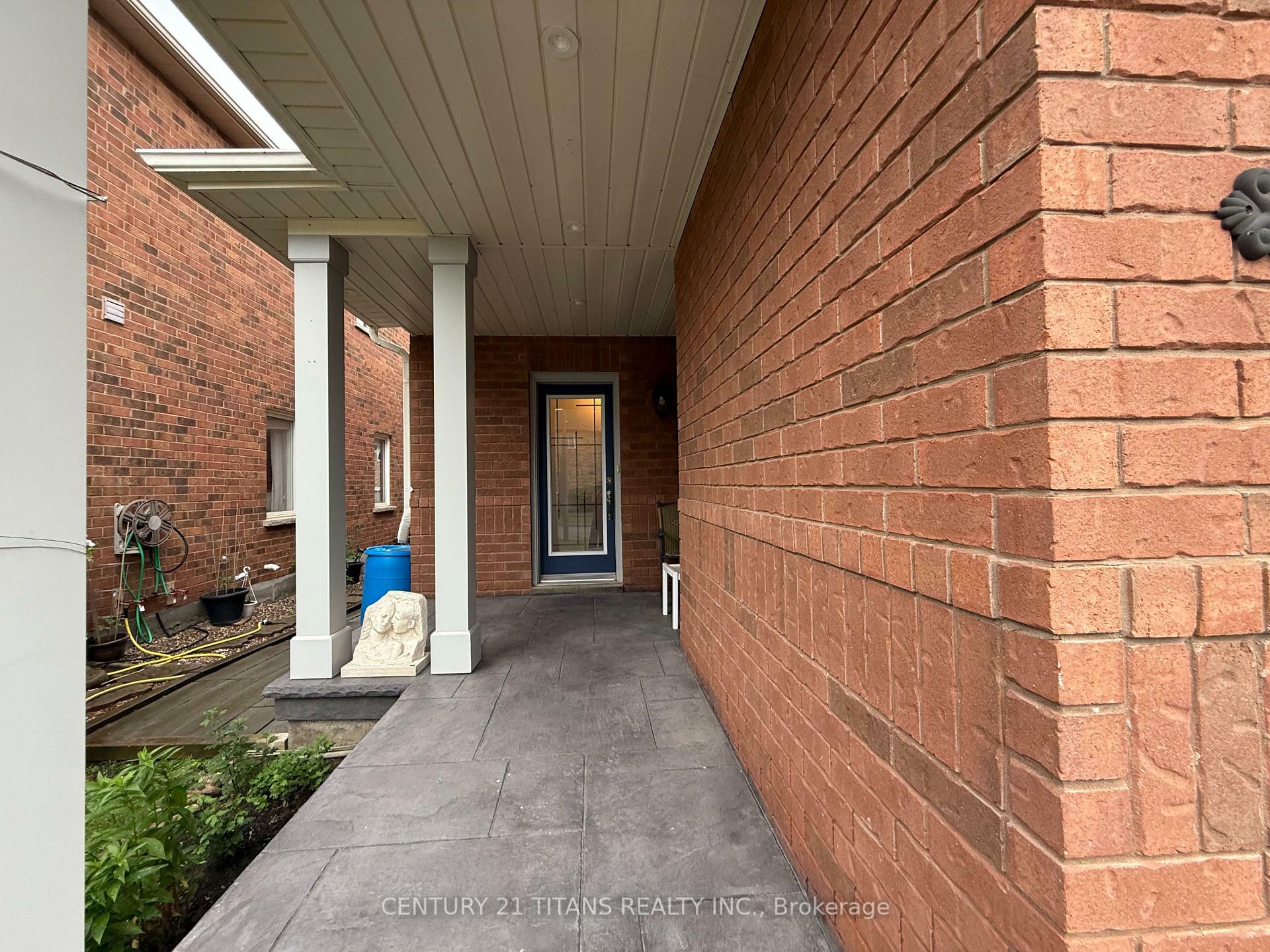 Property Photo: 274 Penndutch Circle ON L4A 0P1