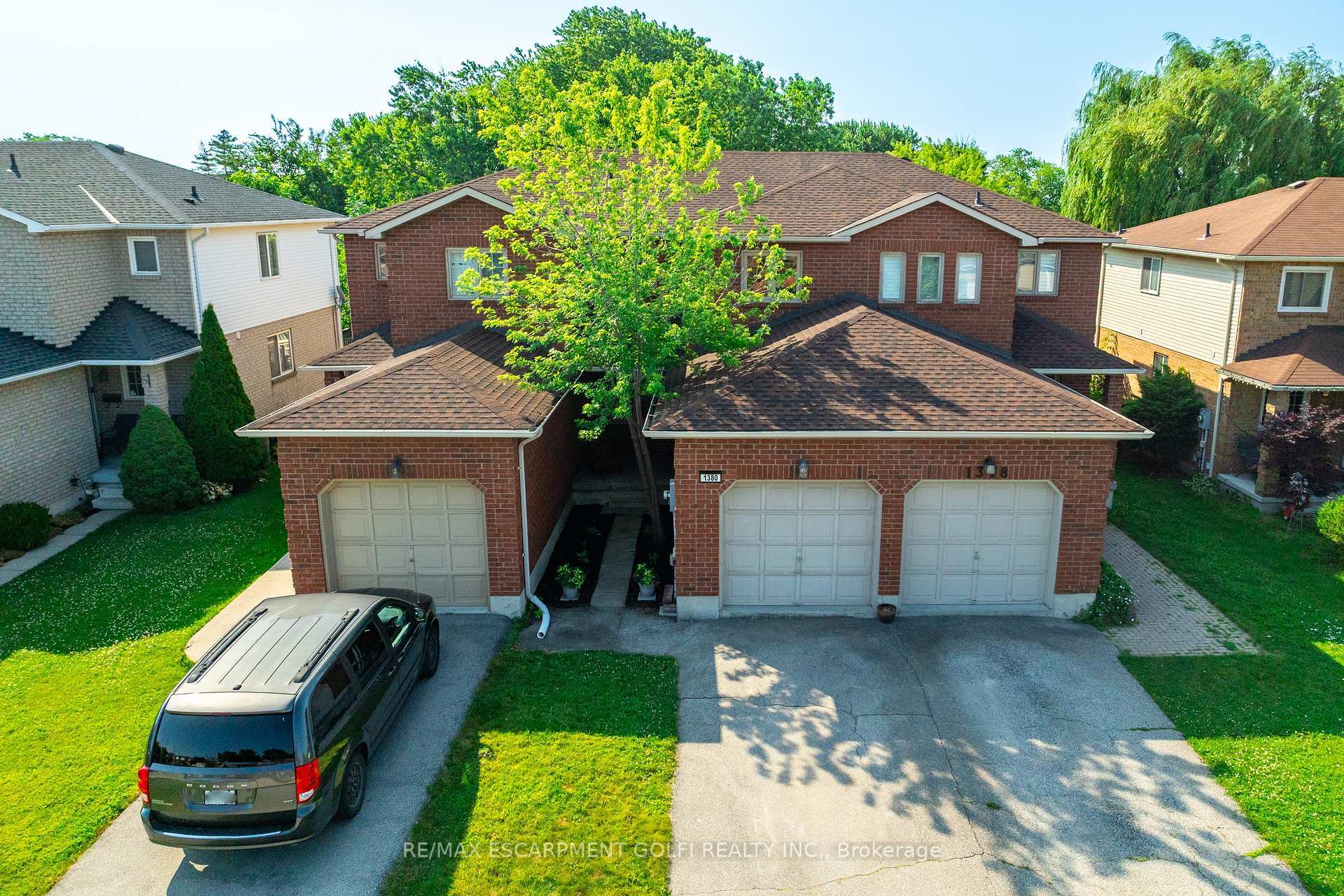 Property Photo: 1380 Treeland Street ON L7R 4P4