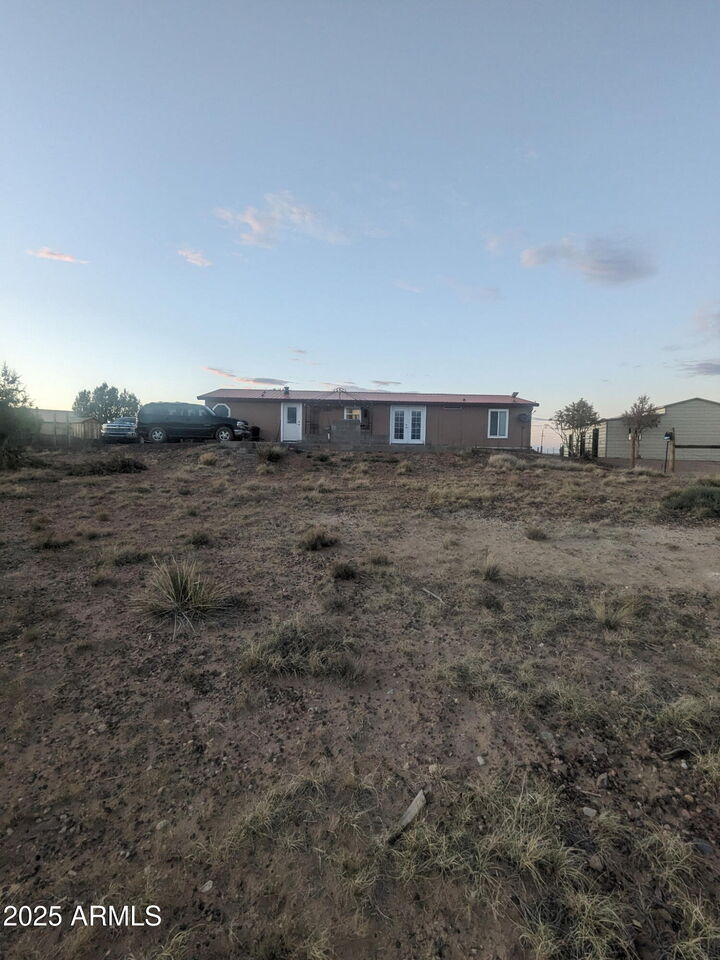 Property Photo: 564 County Line Road AZ 85937