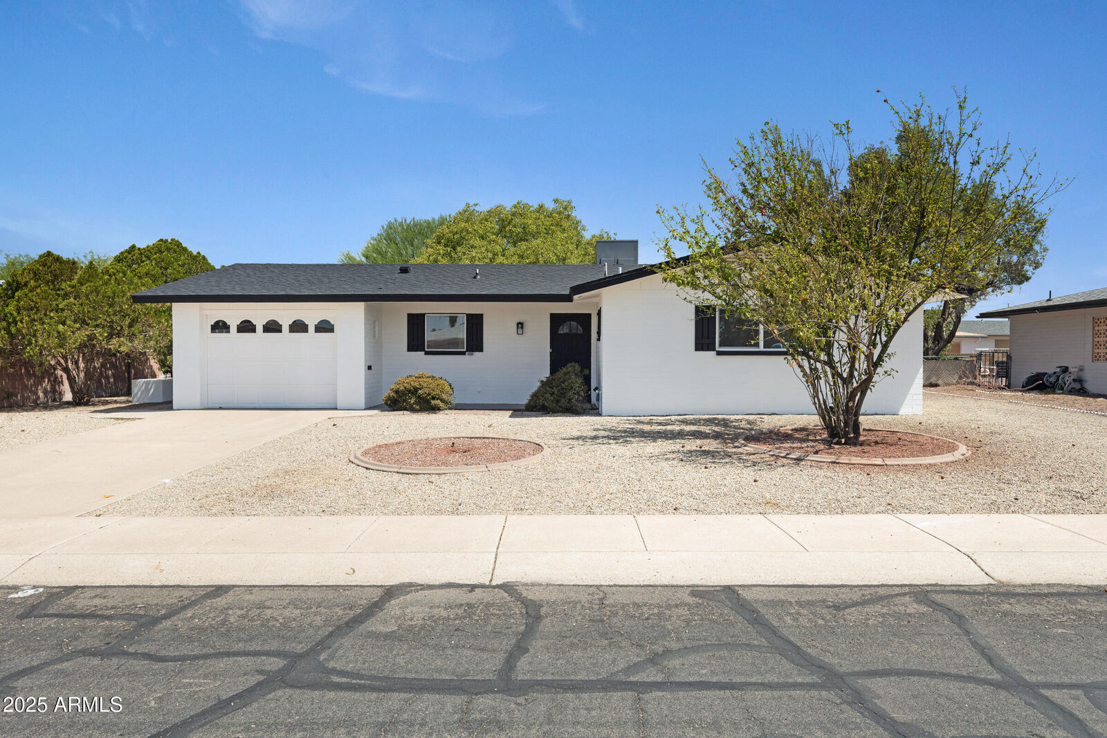 Property Photo: 5828 E Dallas Street AZ 85205
