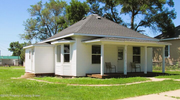 836 1st Avenue E  New England ND 58647 photo
