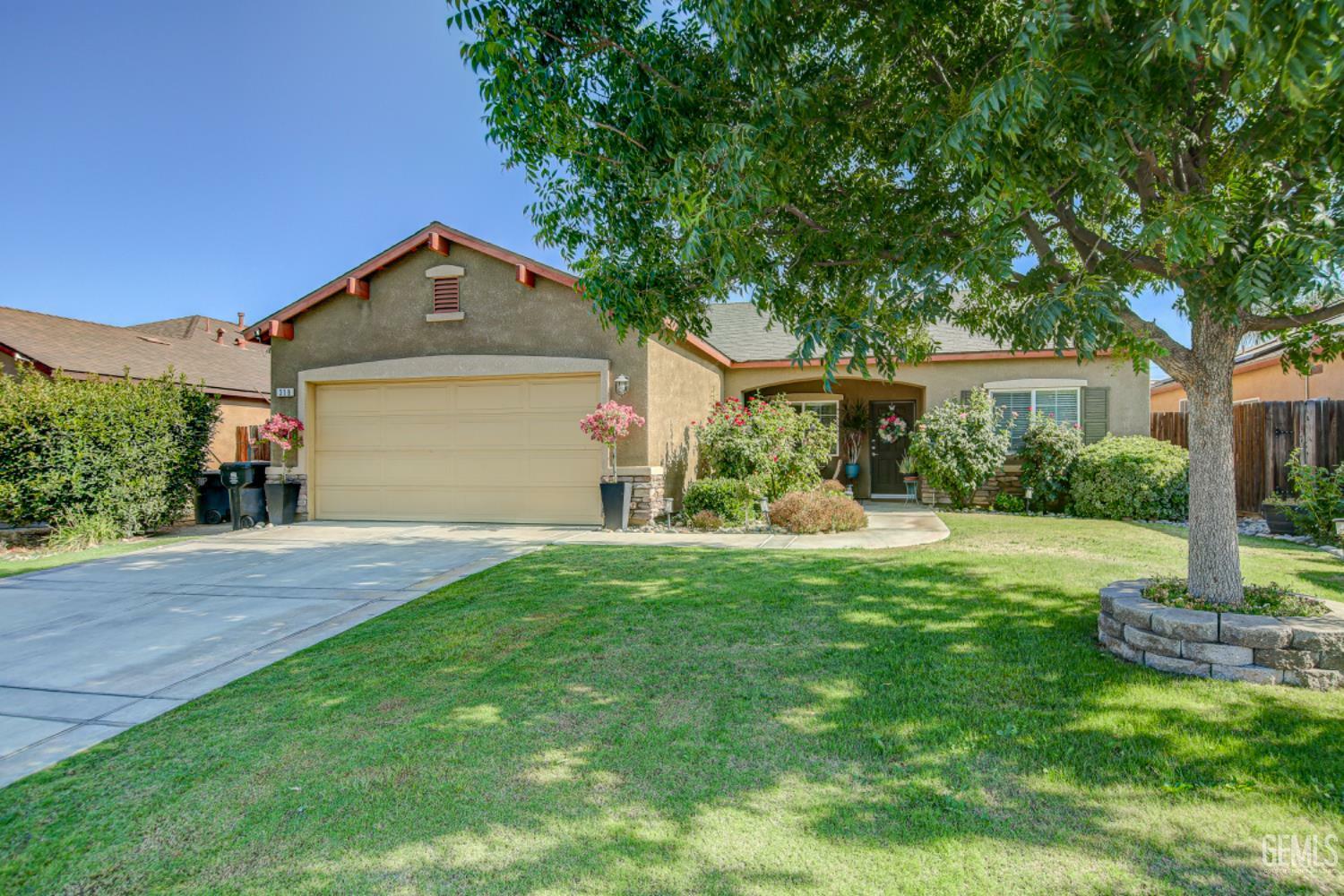 Property Photo: 318 Derbyshire Drive CA 93307