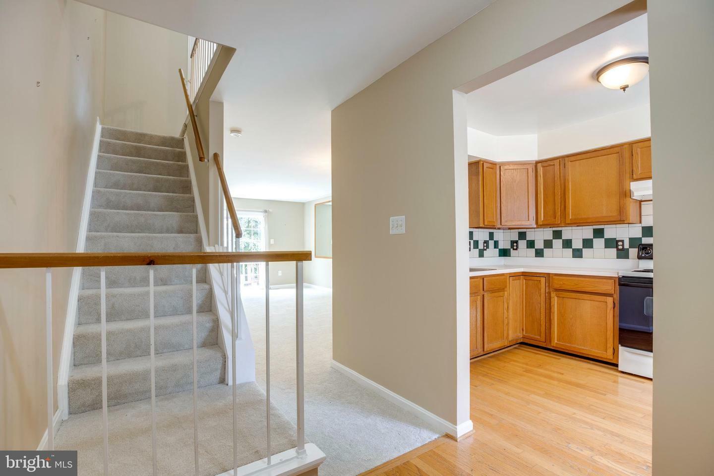 Property Photo: 6886 Chasewood Circle VA 20121